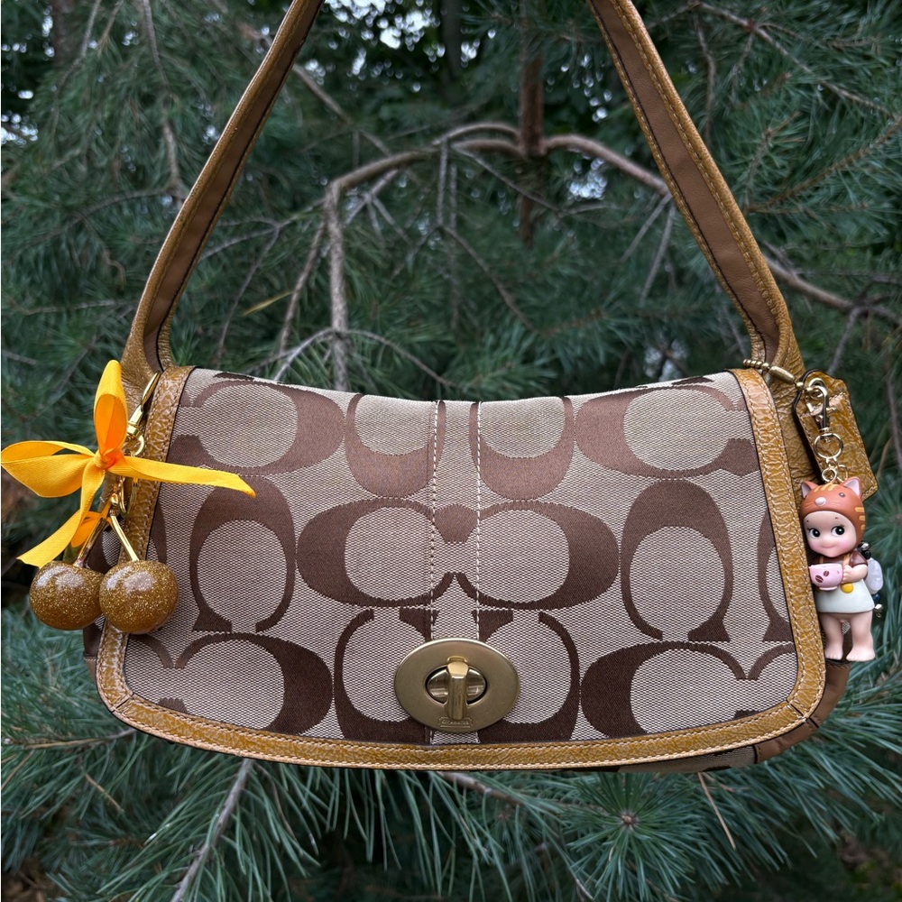 Vintage coach signature flap bag👜🍒